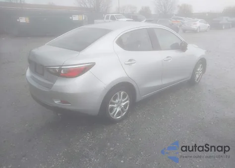 2017 Toyota Yaris Ia z USA, uszkodzony, nr VIN 3MYDLBYV7HY181556